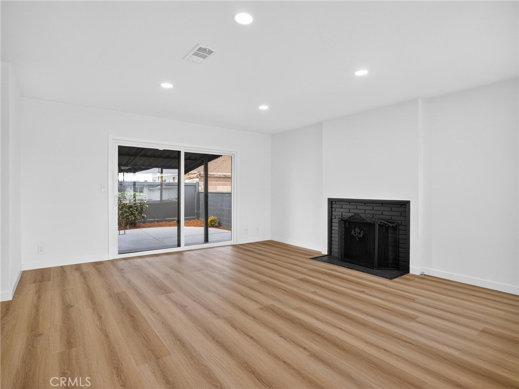 13737 Casimir Ave