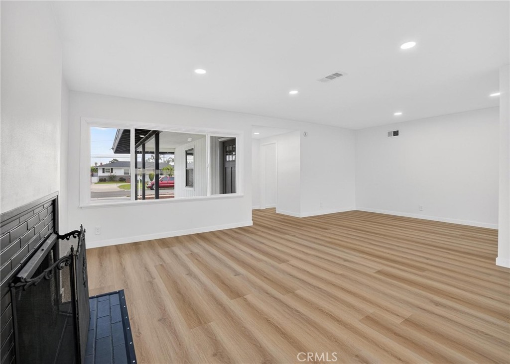 13737 Casimir Ave