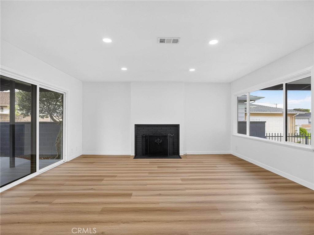 13737 Casimir Ave