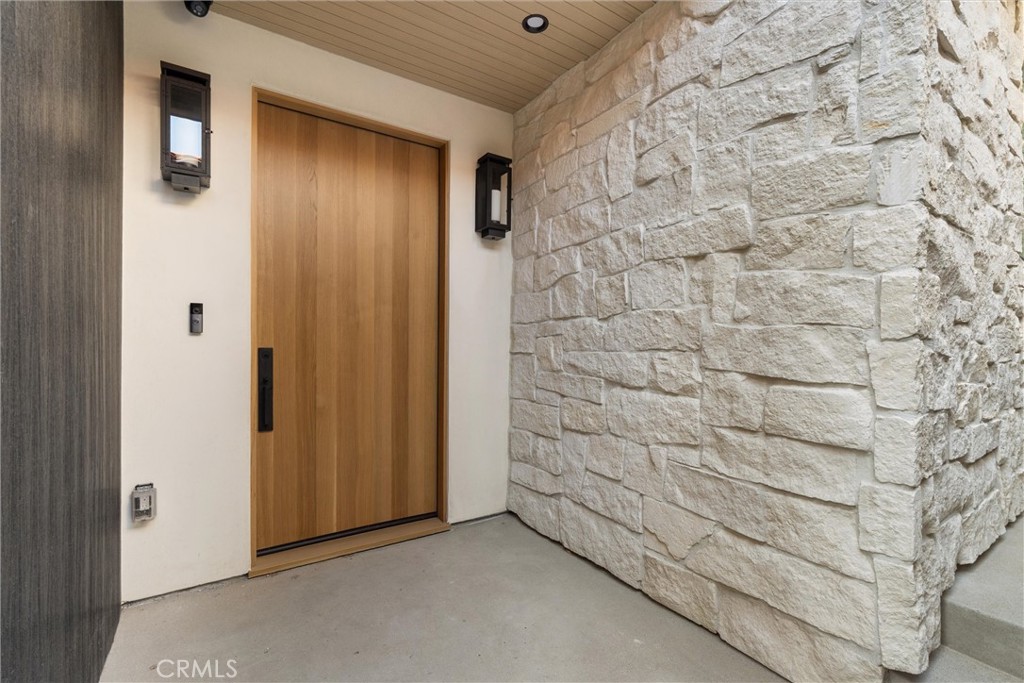 409 Crest Drive