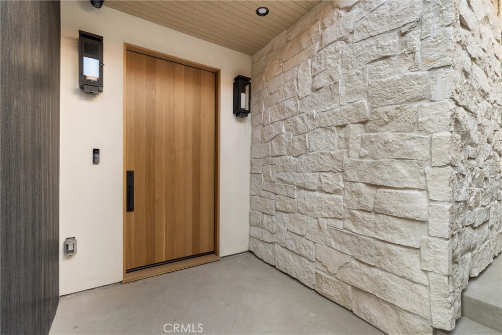 409 Crest Drive
