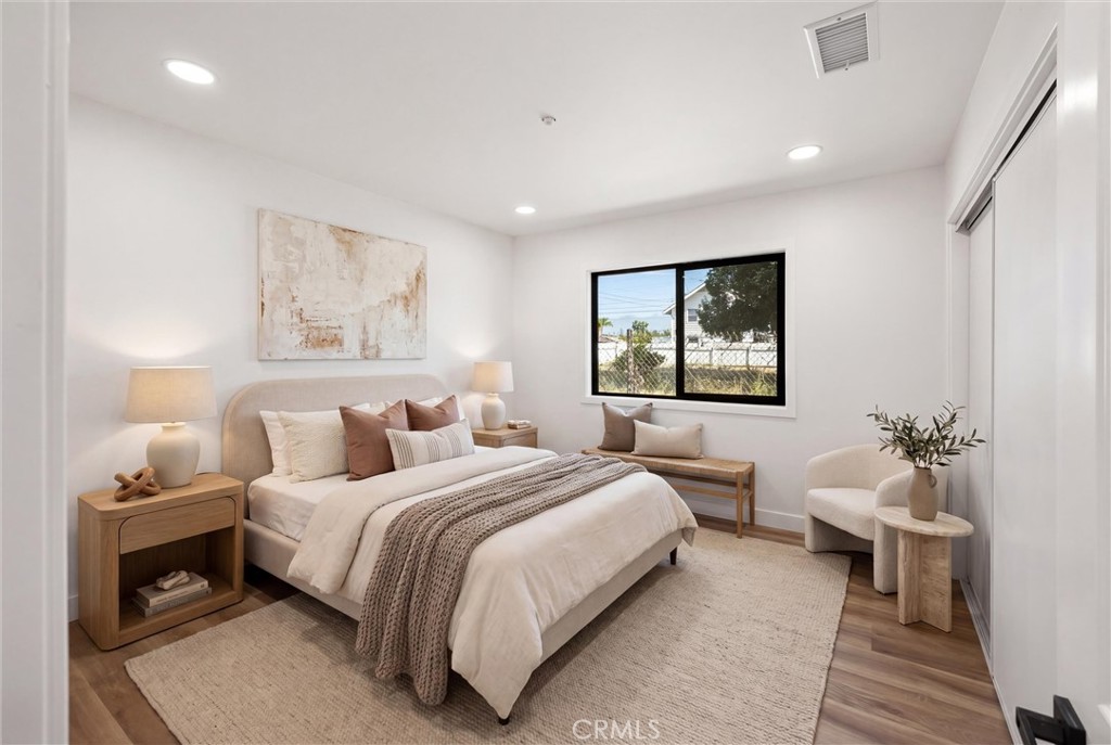 871 N. Perris