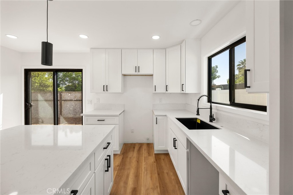 871 N. Perris