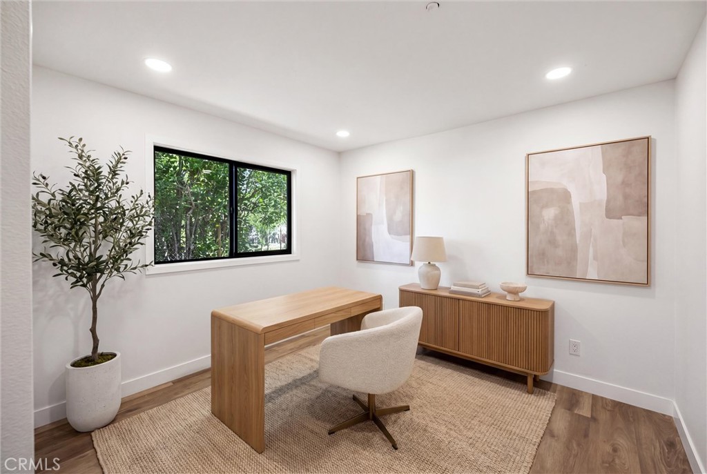 871 N. Perris