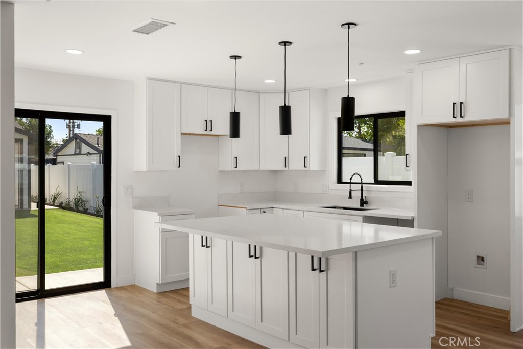 871 N. Perris