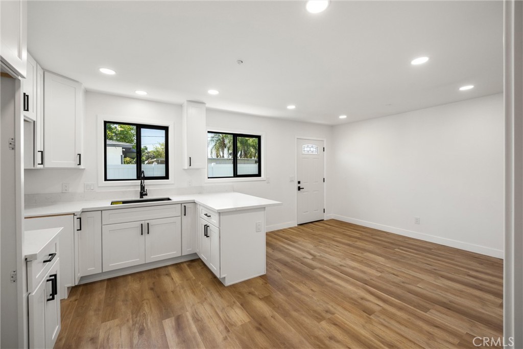 871 N. Perris