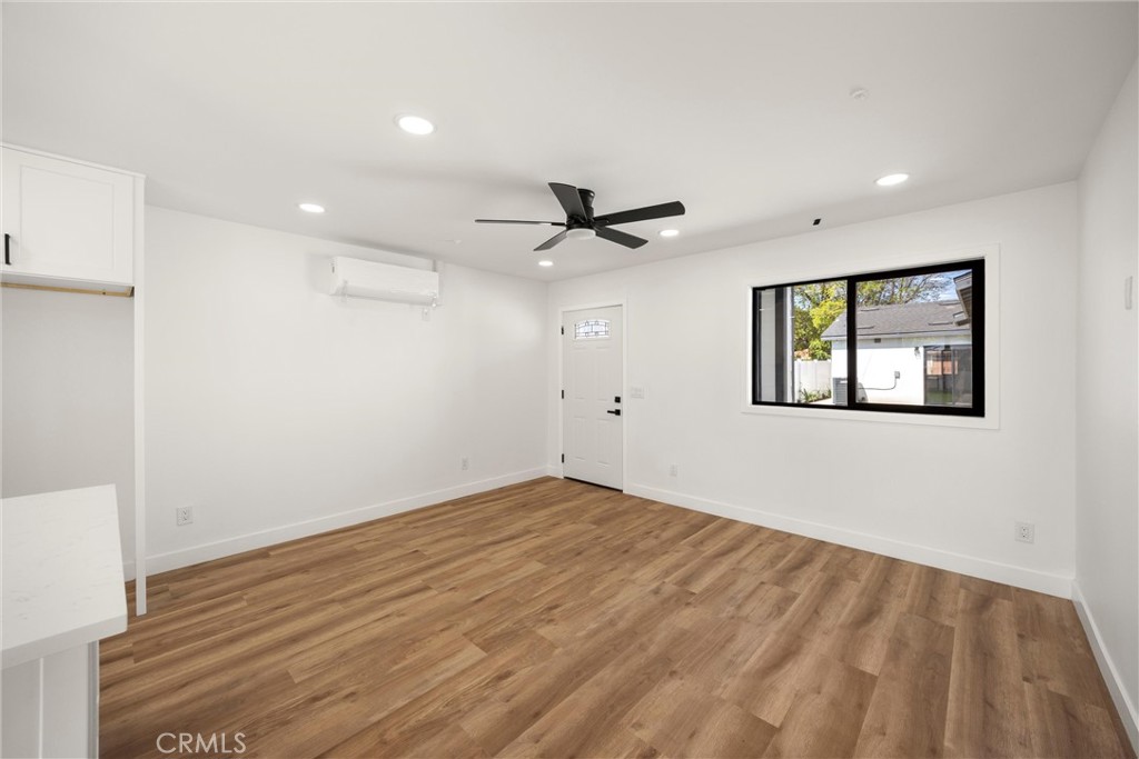 871 N. Perris