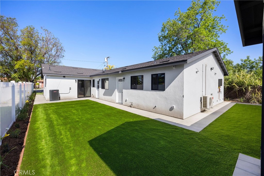 871 N. Perris