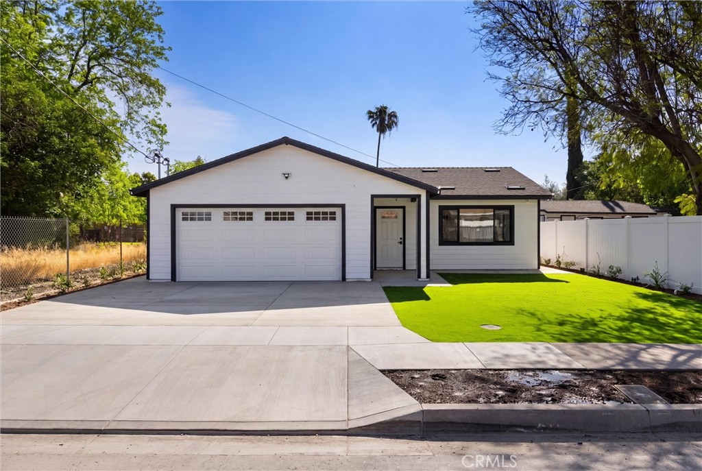 871 N. Perris
