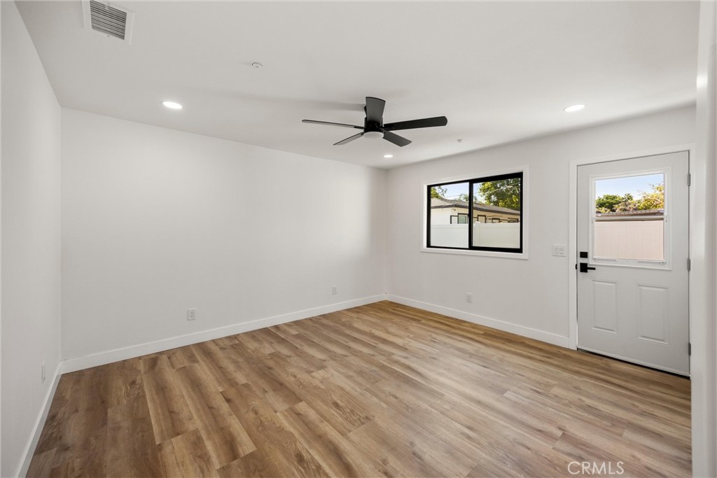 871 N. Perris