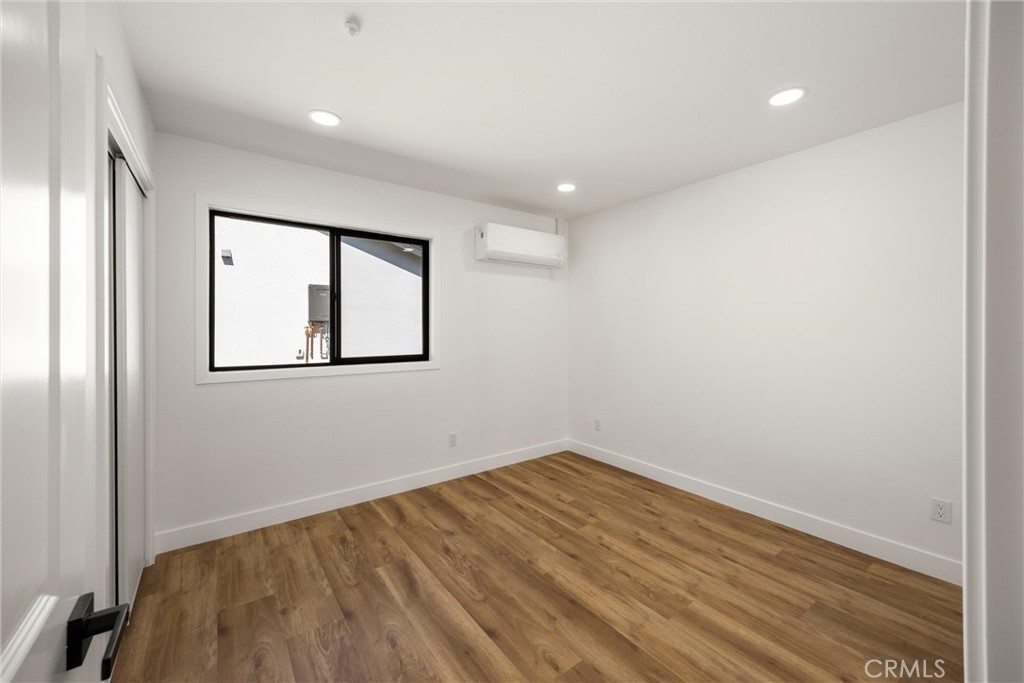 871 N. Perris