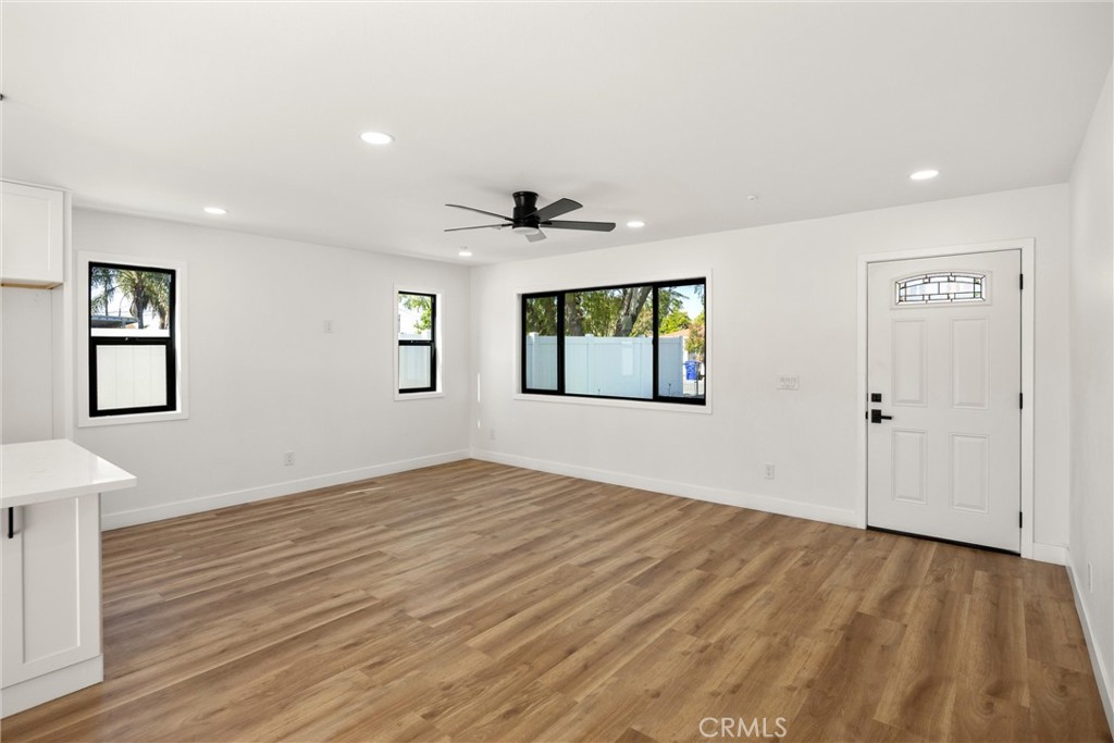 871 N. Perris