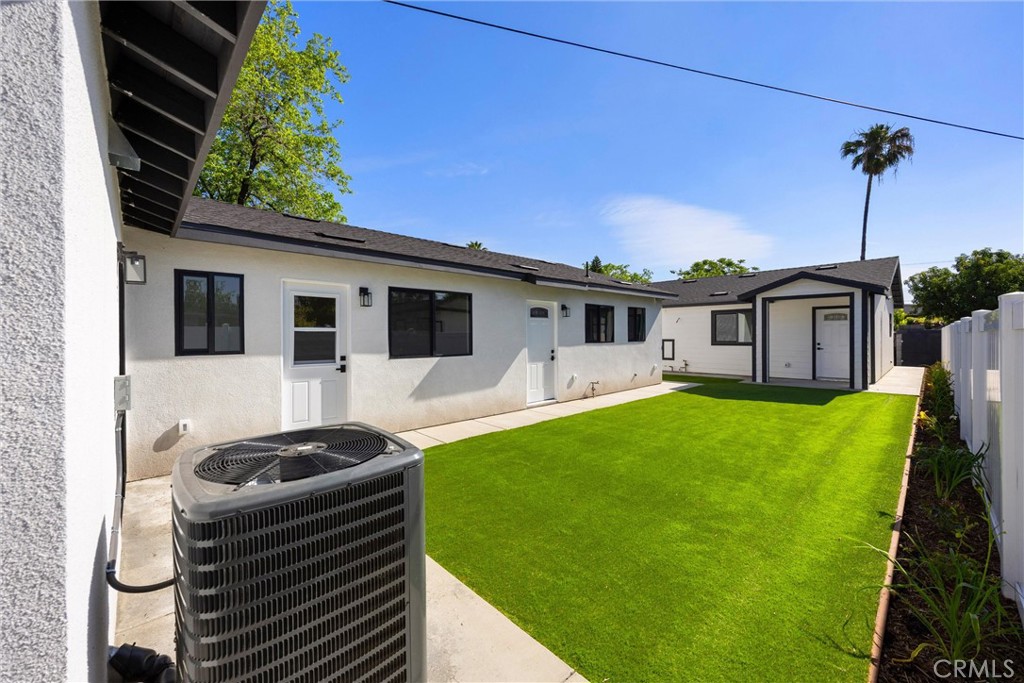 871 N. Perris