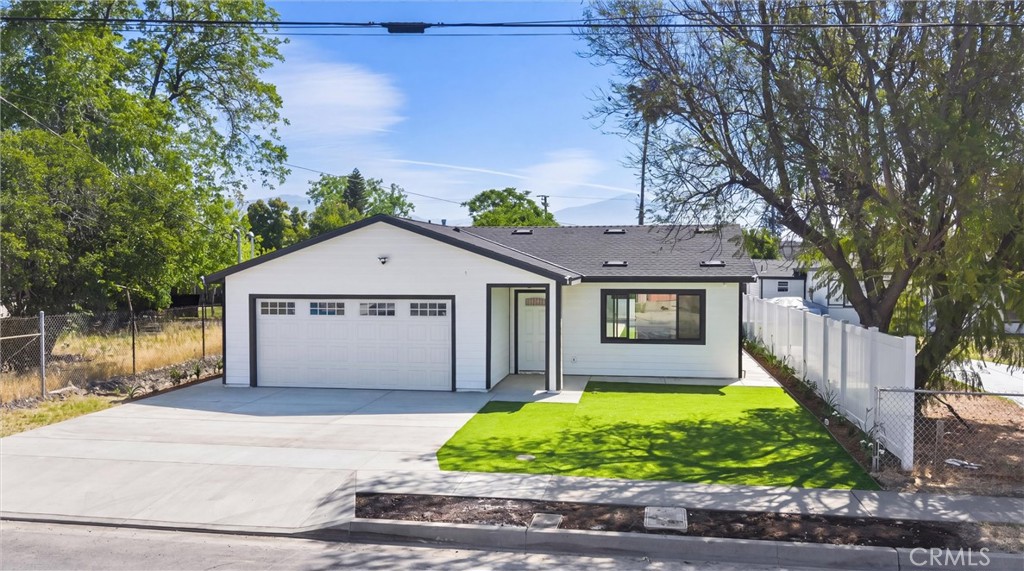 871 N. Perris