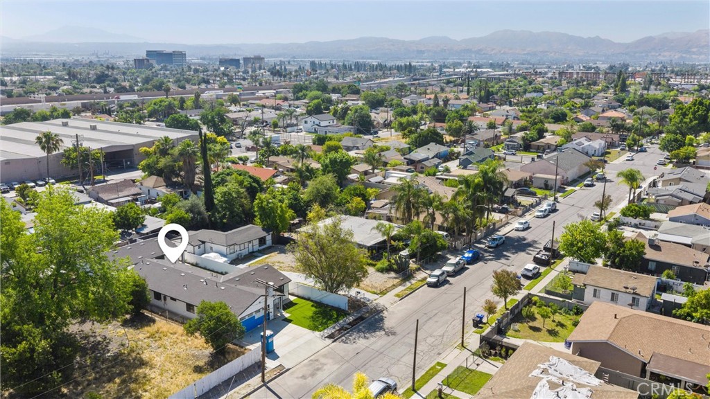 871 N. Perris