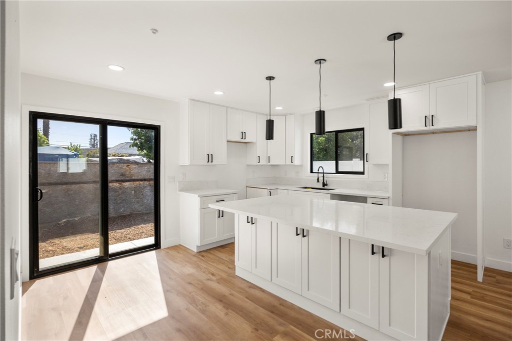 871 N. Perris