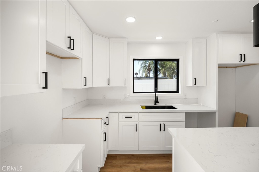 871 N. Perris