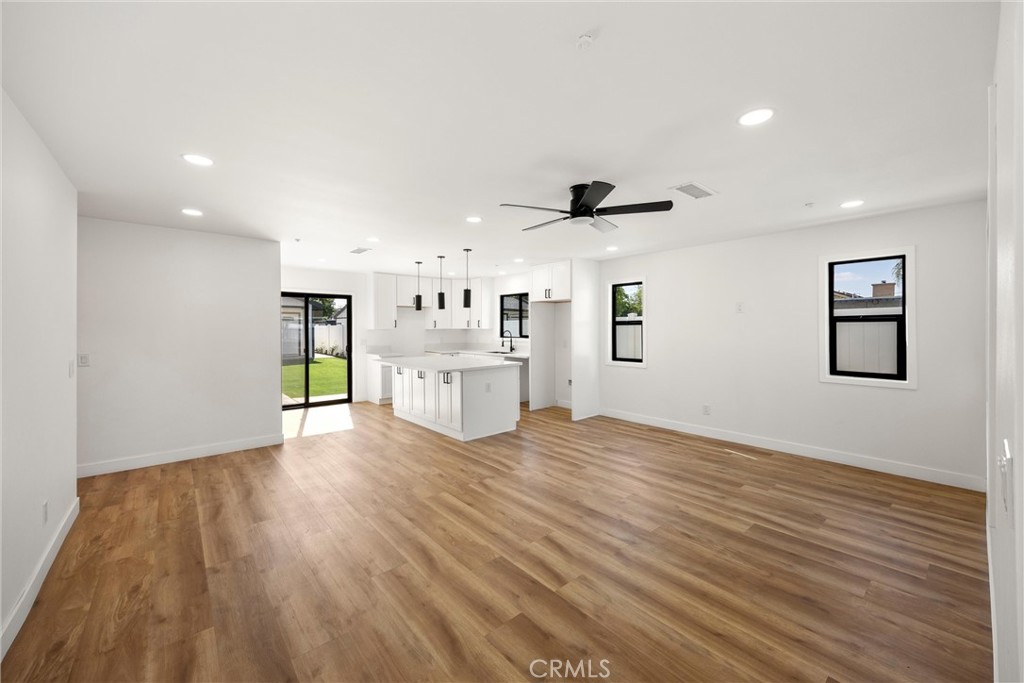 871 N. Perris
