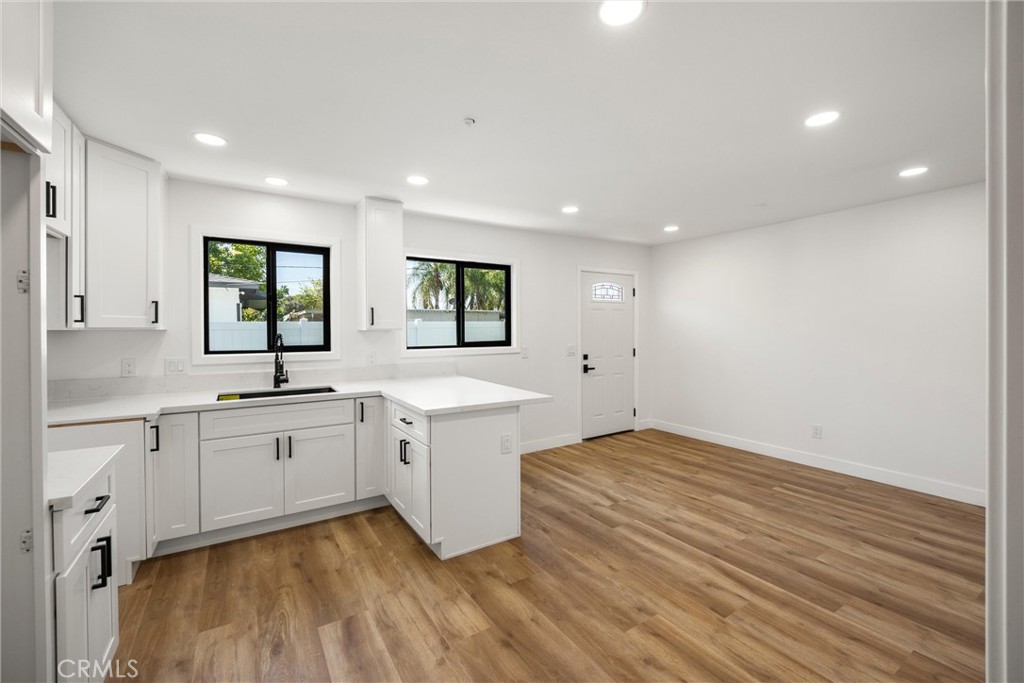 871 N. Perris