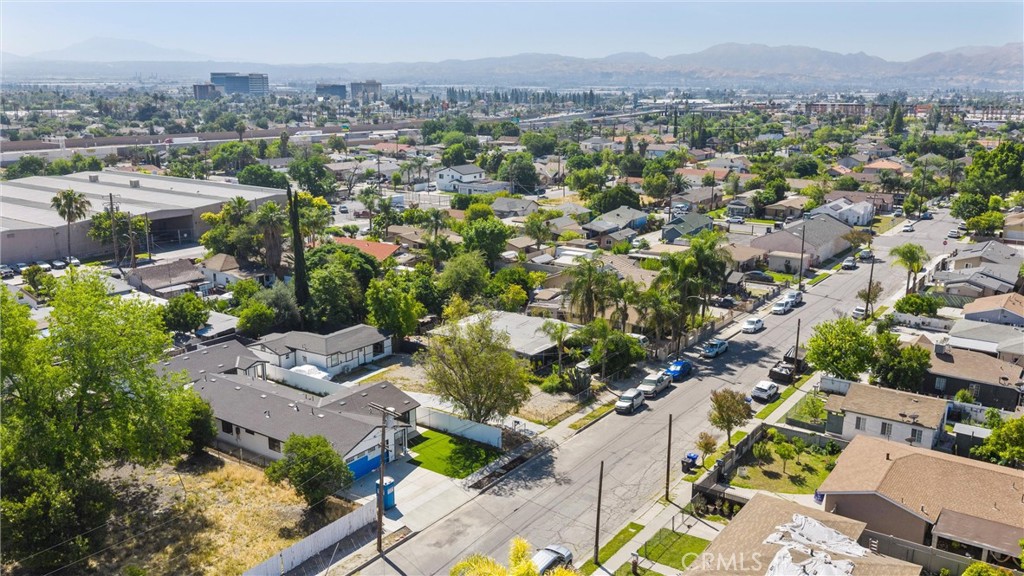 871 N. Perris