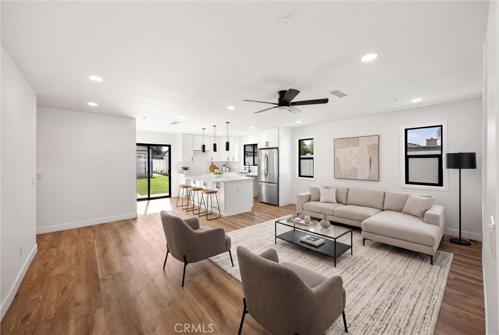 871 N. Perris