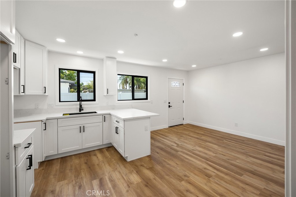 871 N. Perris