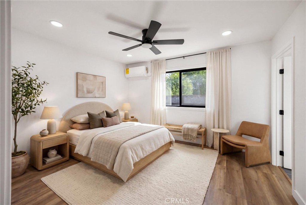 871 N. Perris