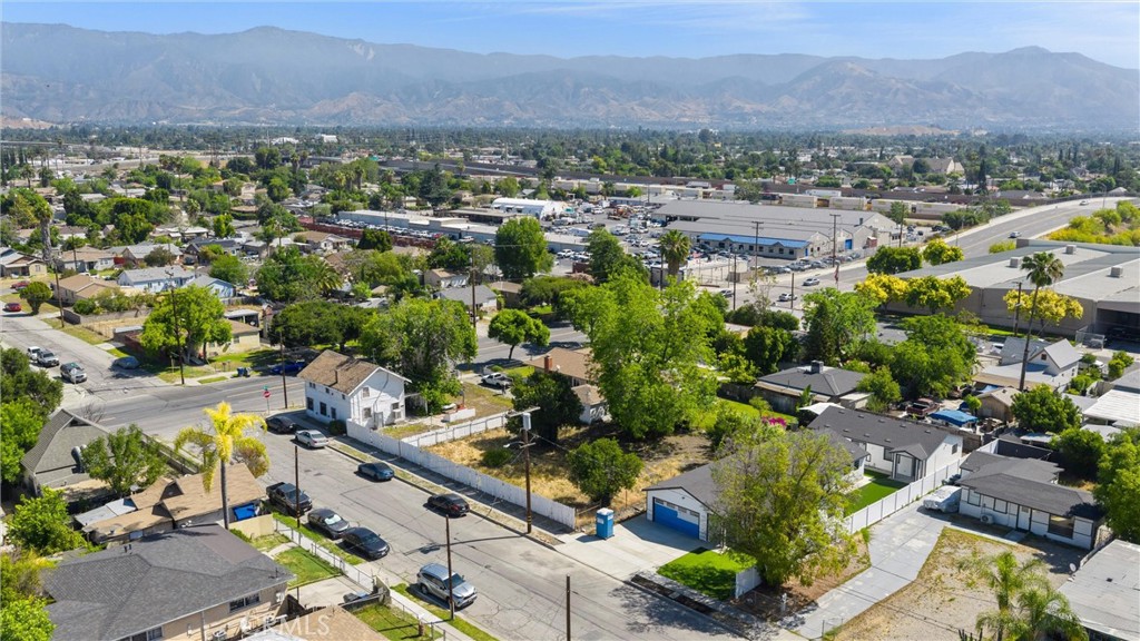 871 N. Perris