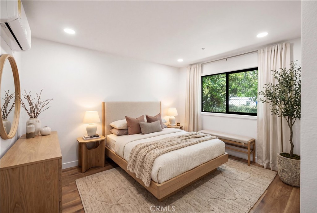 871 N. Perris