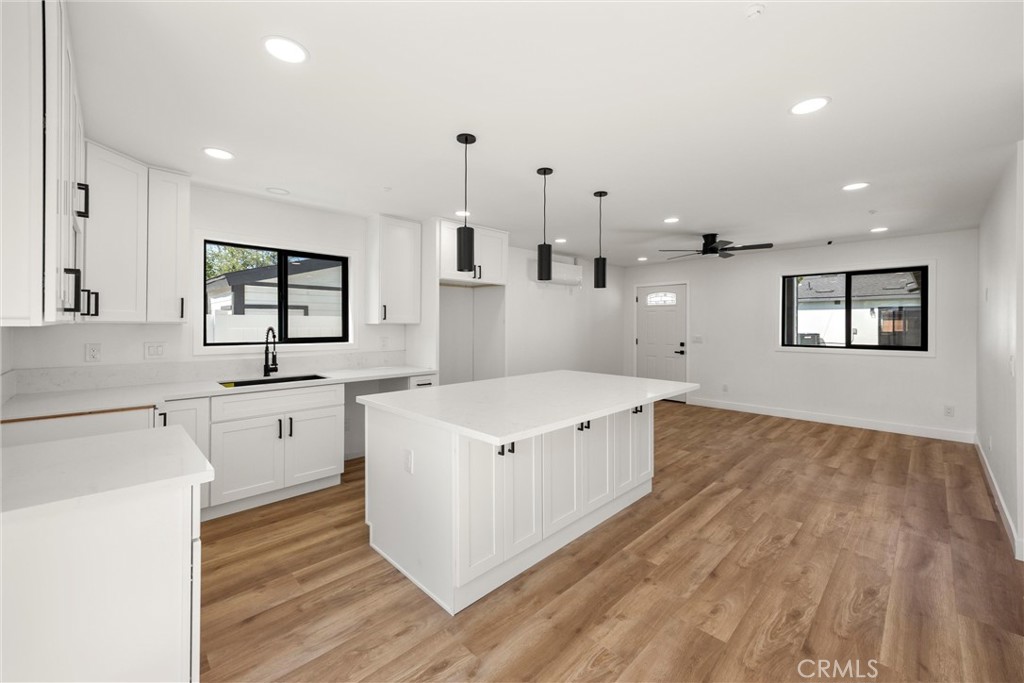 871 N. Perris