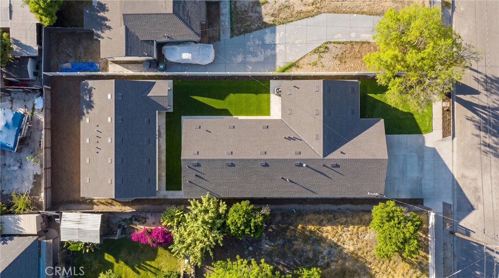 871 N. Perris