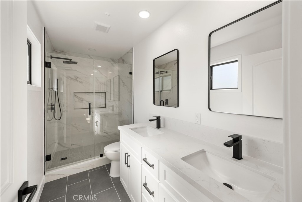 871 N. Perris