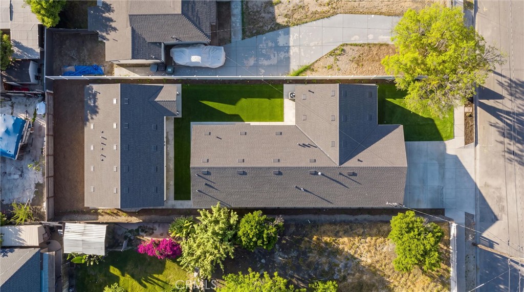 871 N. Perris