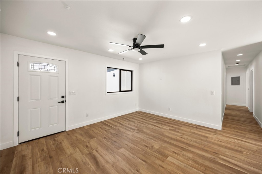 871 N. Perris