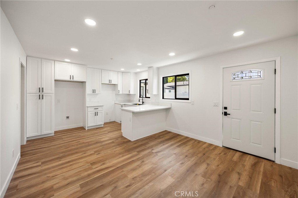 871 N. Perris