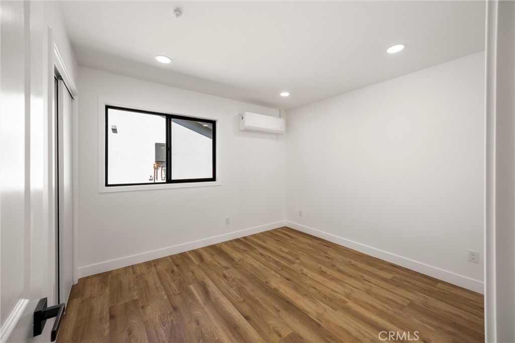 871 N. Perris