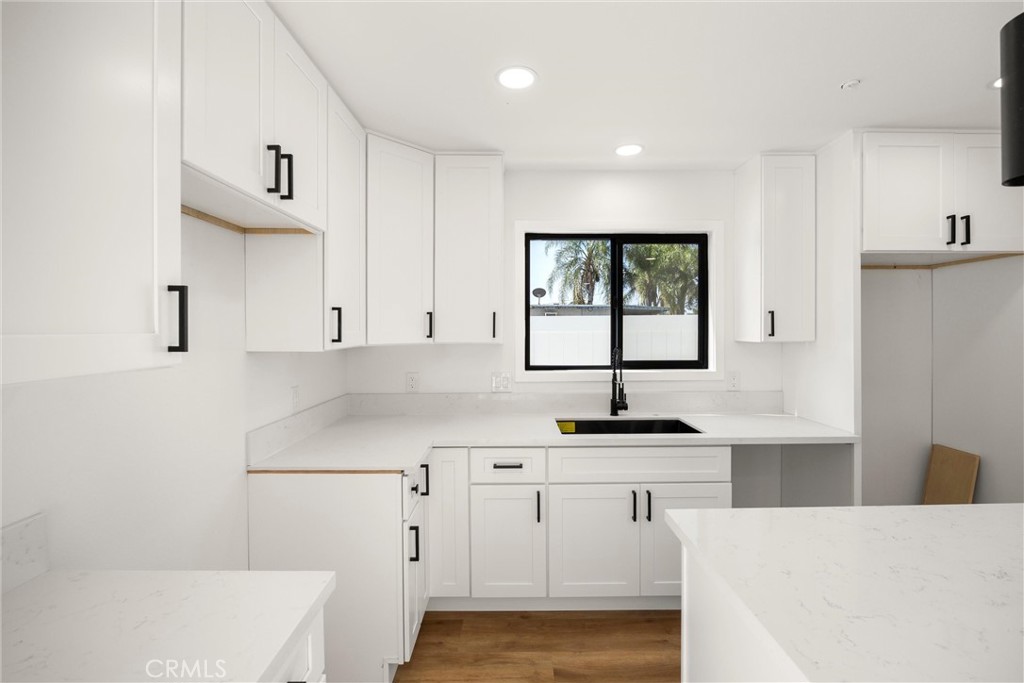 871 N. Perris
