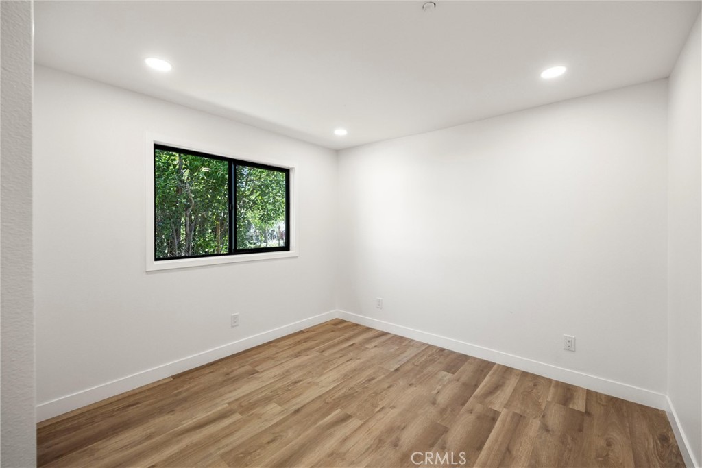 871 N. Perris