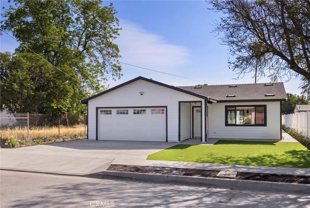 871 N. Perris
