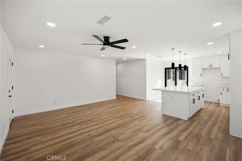 871 N. Perris