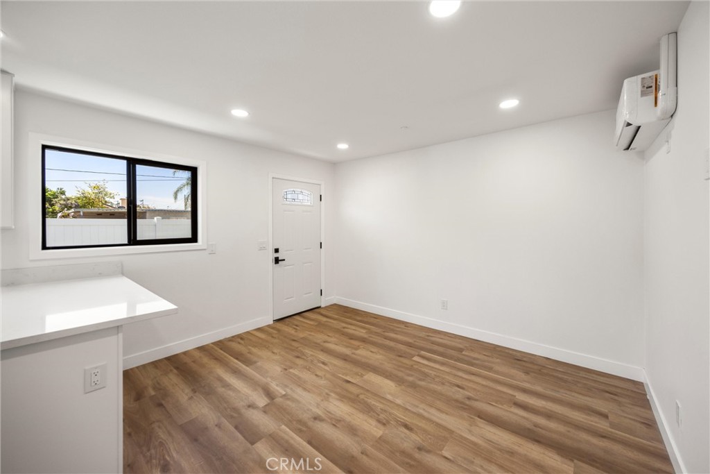 871 N. Perris