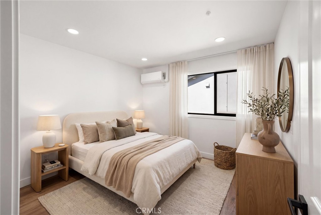 871 N. Perris