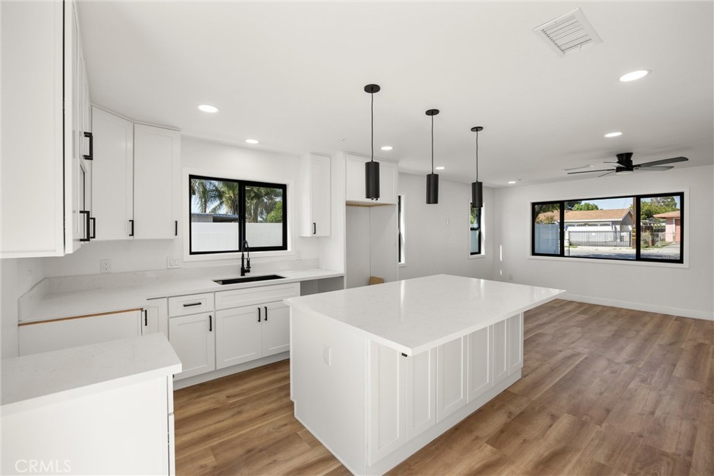 871 N. Perris