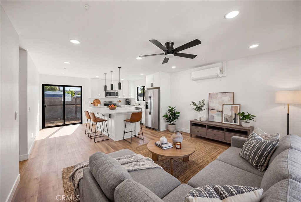 871 N. Perris