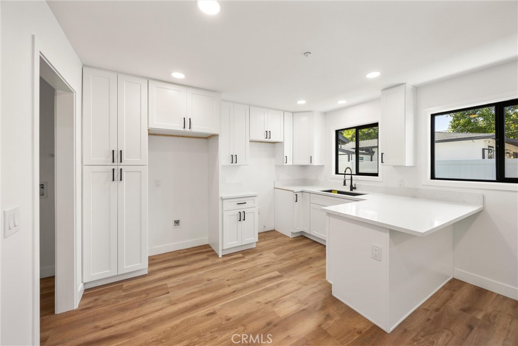 871 N. Perris