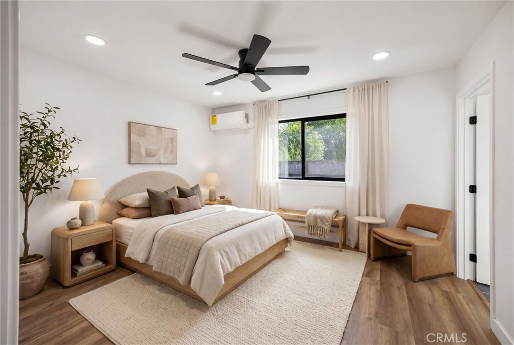 871 N. Perris