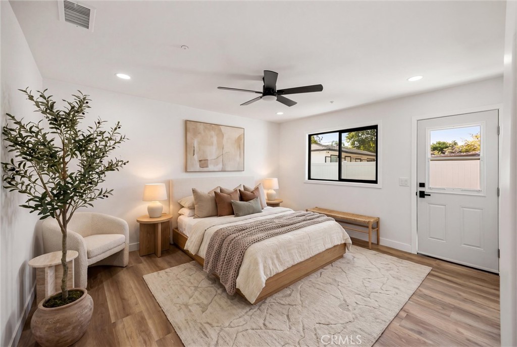 871 N. Perris