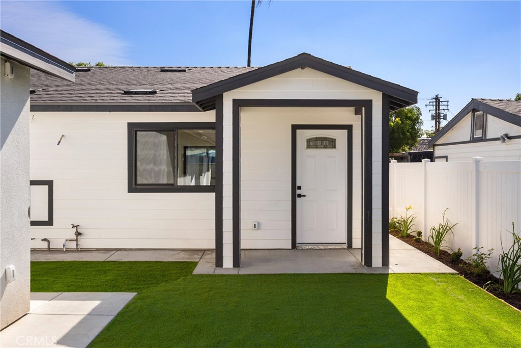 871 N. Perris