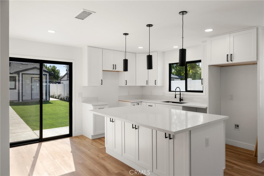 871 N. Perris