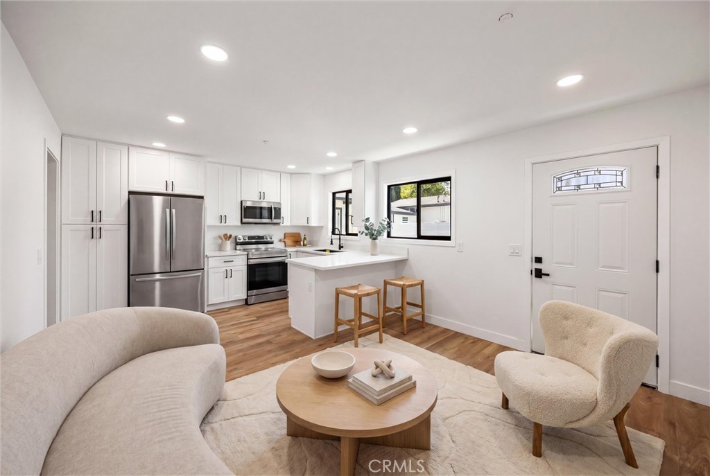 871 N. Perris